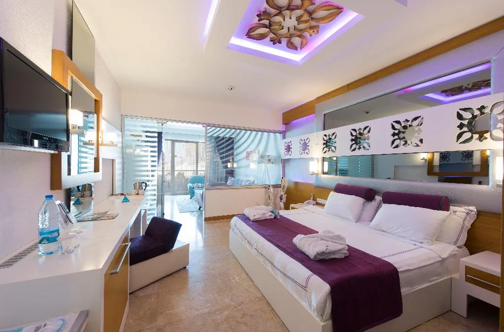 SUITE POOL VIEW Room, Flora Garden Beach Side, Antalya