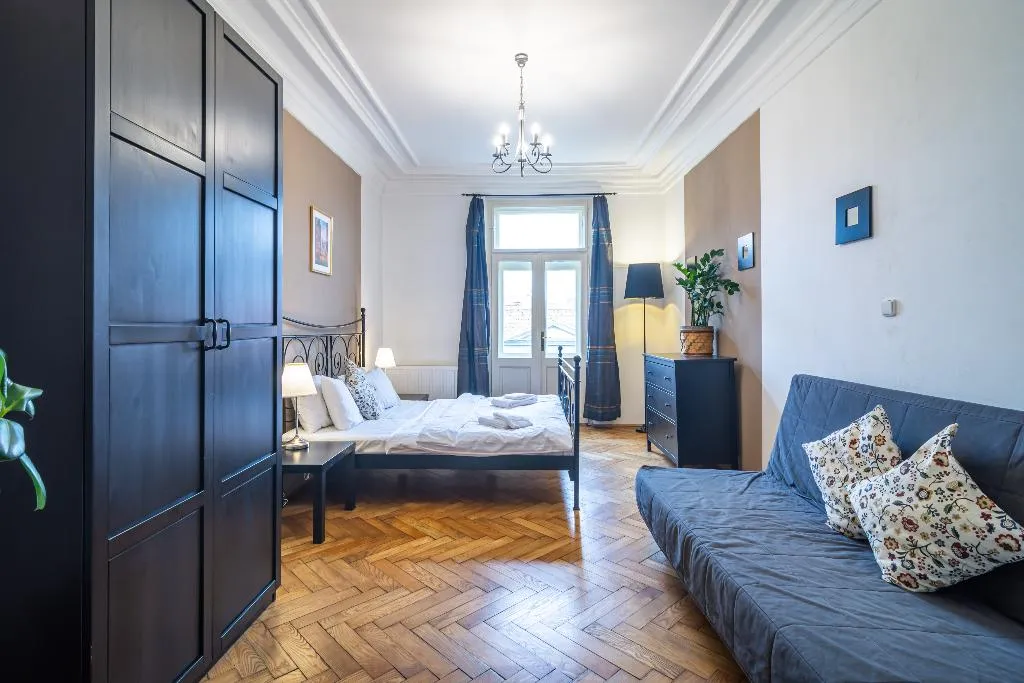 APARTMENT WITH BALCONY WITH VIEWS Room, Royal Road Residence, Prague