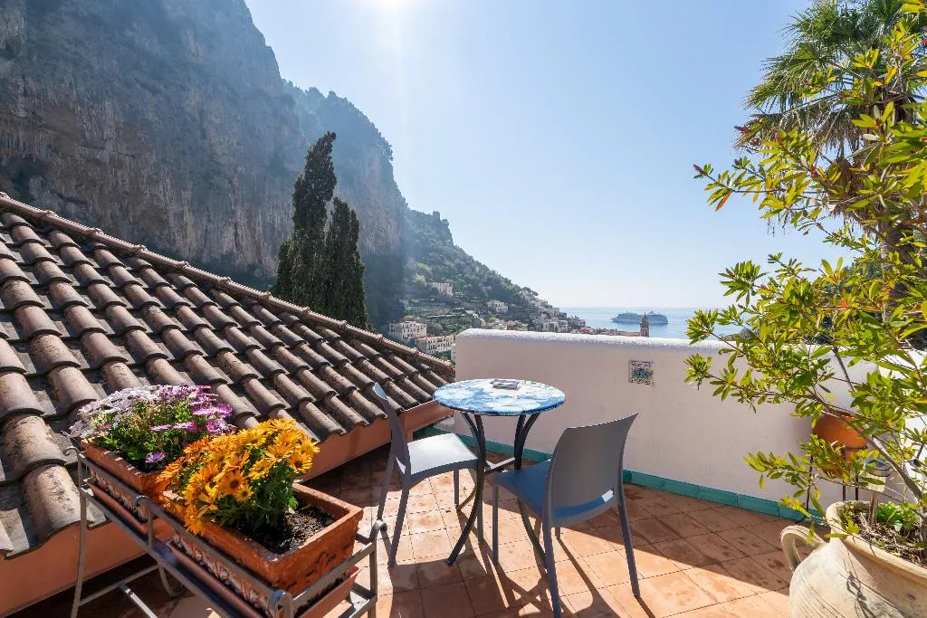 JUNIOR SUITE STANDARD Room, Hotel Villa Annalara, Naples