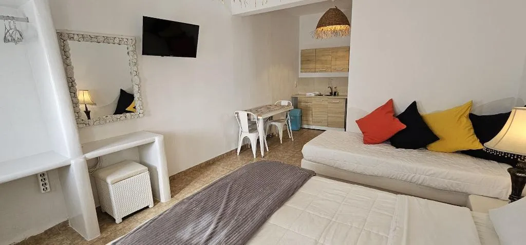 Room, Pleasure Beachside Studios, Santorini