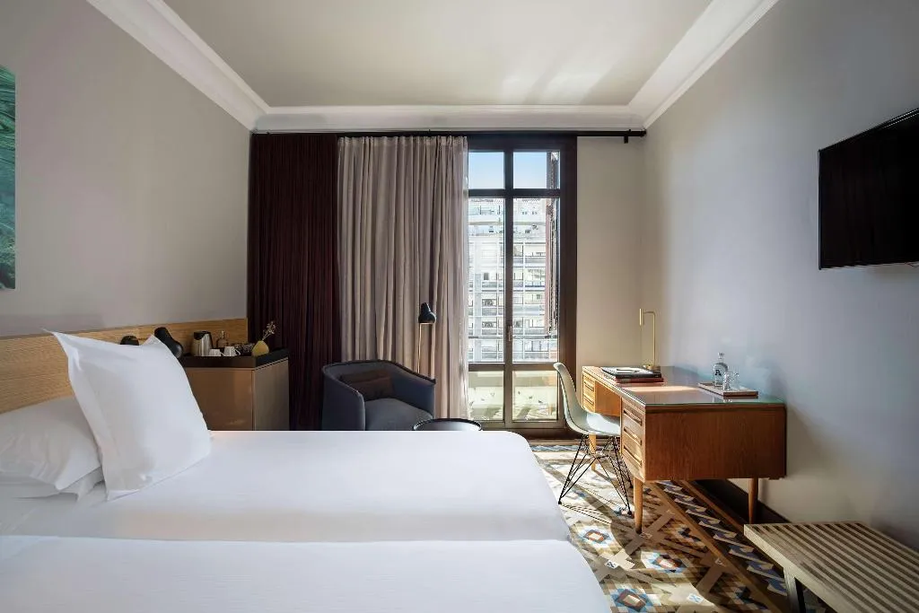 TWIN STANDARD Room, Alexandra Barcelona, Curio Collection by Hilton, Barcelona