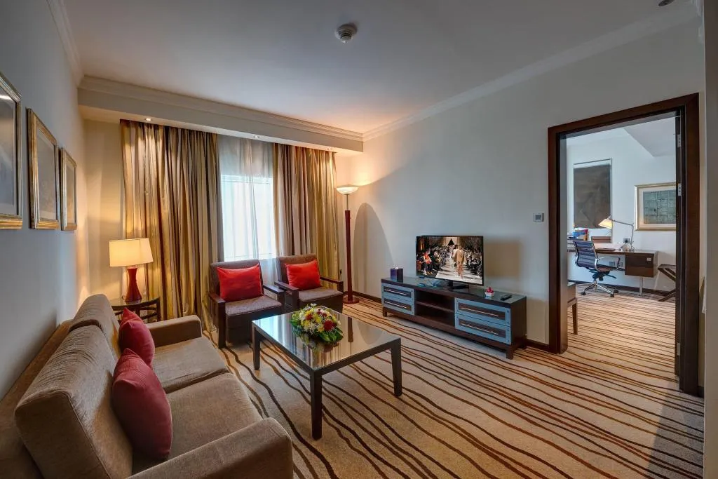 SUITE CLUB Room, Radisson Blu Hotel Dubai Barsha Heights, Dubai