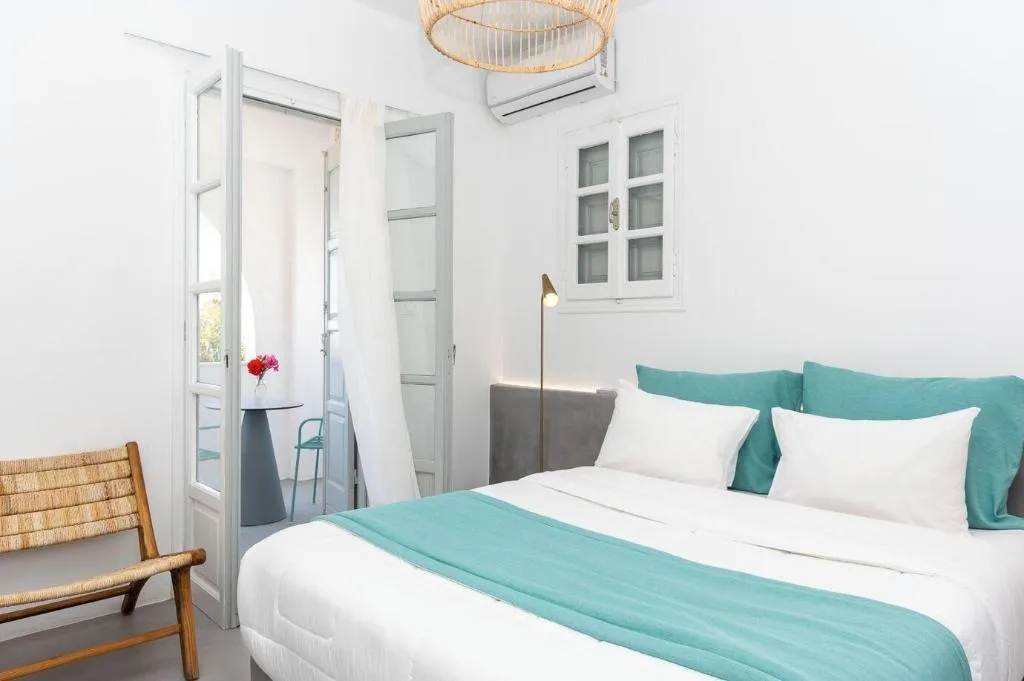Room, Symmetry Suites, Santorini