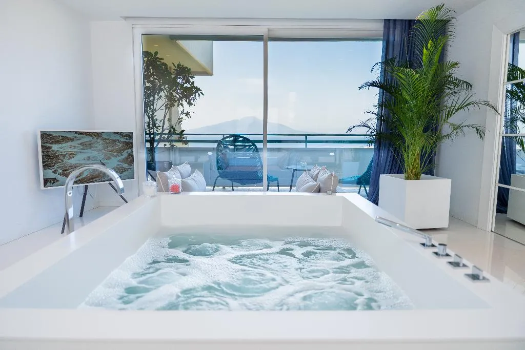 SUITE SEA VIEW Room, Hilton Sorrento Palace, Naples