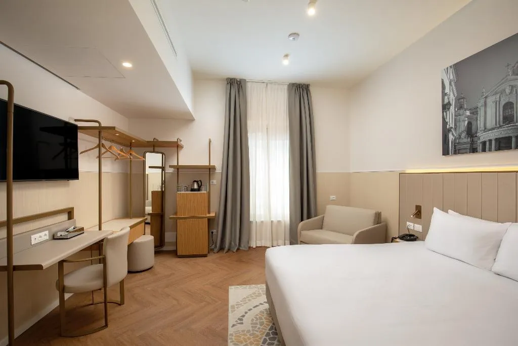DOUBLE SUPERIOR Room, Cosmopolita Hotel Rome, Tapestry Collection by Hil, Rome