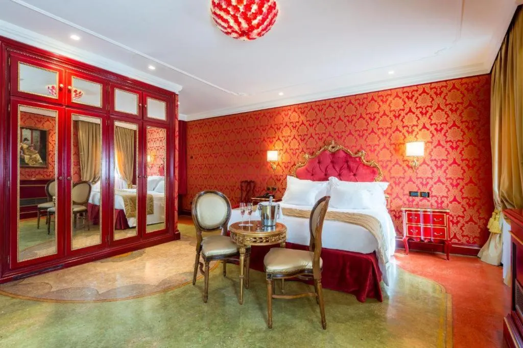 JUNIOR SUITE CAPACITY 3 Room, Ai Reali Hotel, Venice