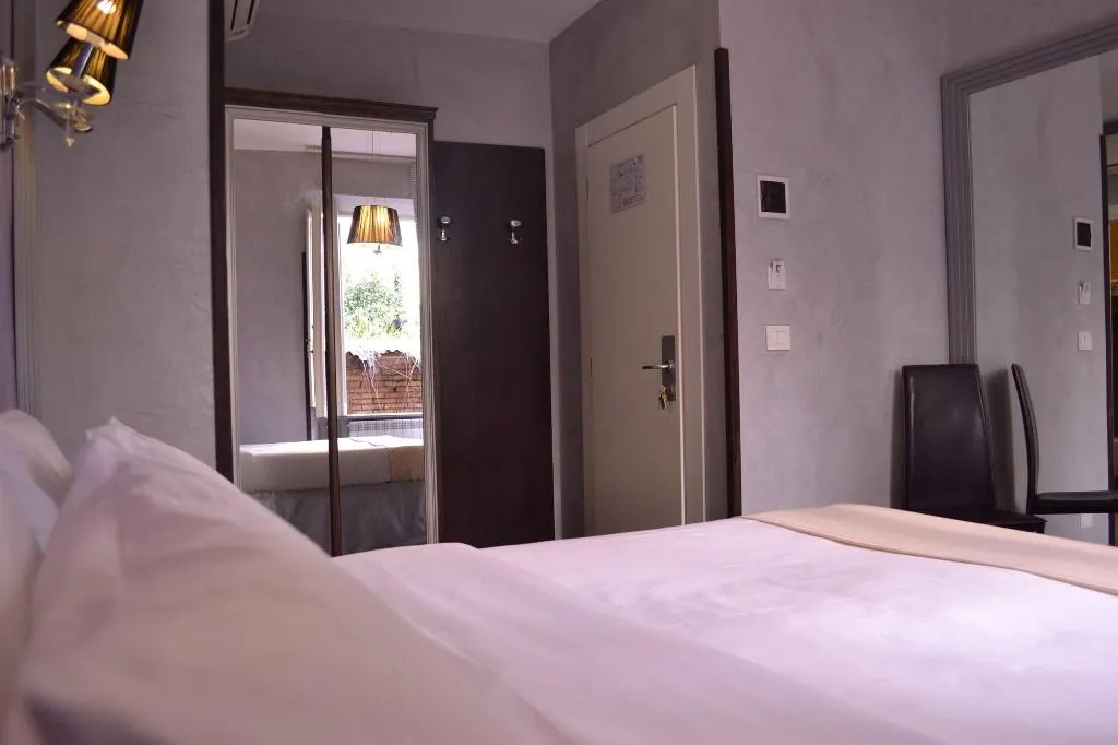 Room, Tiburtina House, Rome