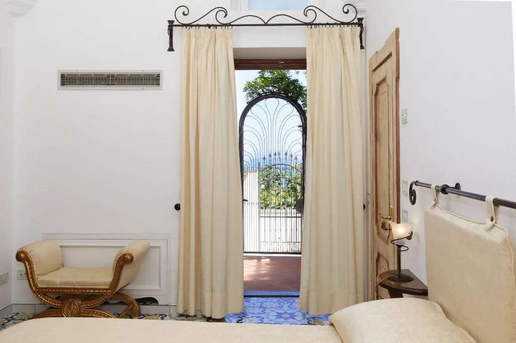 Room, Villa Principe Giovanni, Naples