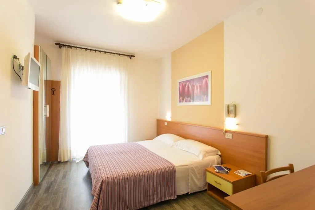 Room, Domingo, Venice