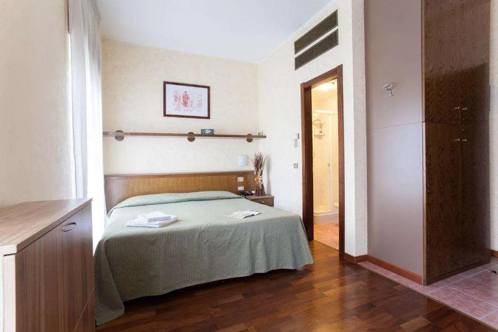 Room, Residence Desenzano, Milan