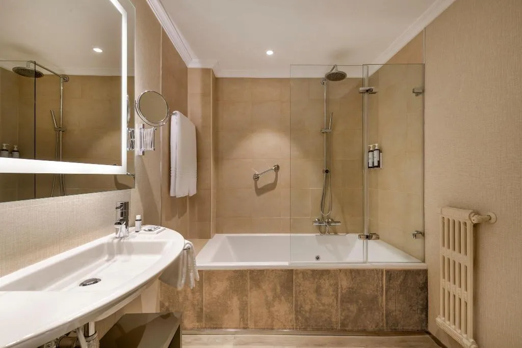 DOUBLE QUEEN SIZE BED Room, AC Madrid Carlton, Madrid