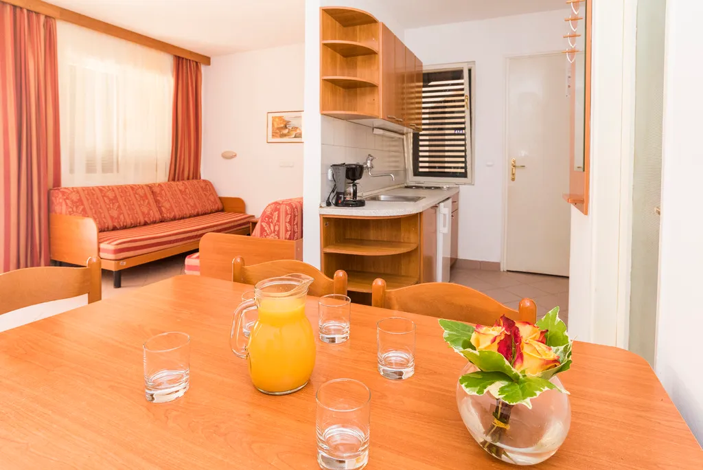 APARTMENT CAPACITY 5 Room, Apartments Polynesia Plava Laguna, Istria