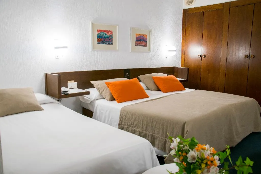 TRIPLE STANDARD Room, America Igualada, Barcelona