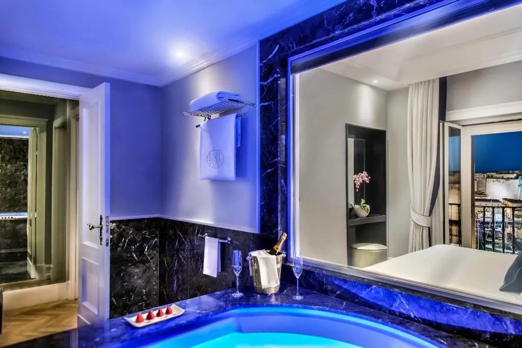 Double or Twin STANDARD Room, Grand Hotel Santa Lucia, Naples