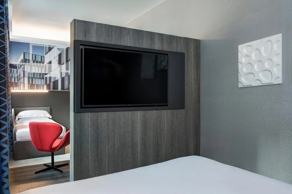 QUADRUPLE STANDARD Room, iQ Hotel Milano, Milan
