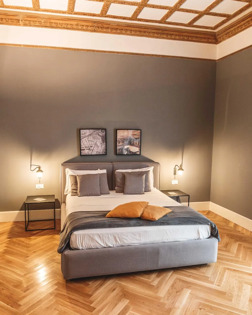 SUITE KING SIZE BED Room, Relais Della Porta, Naples