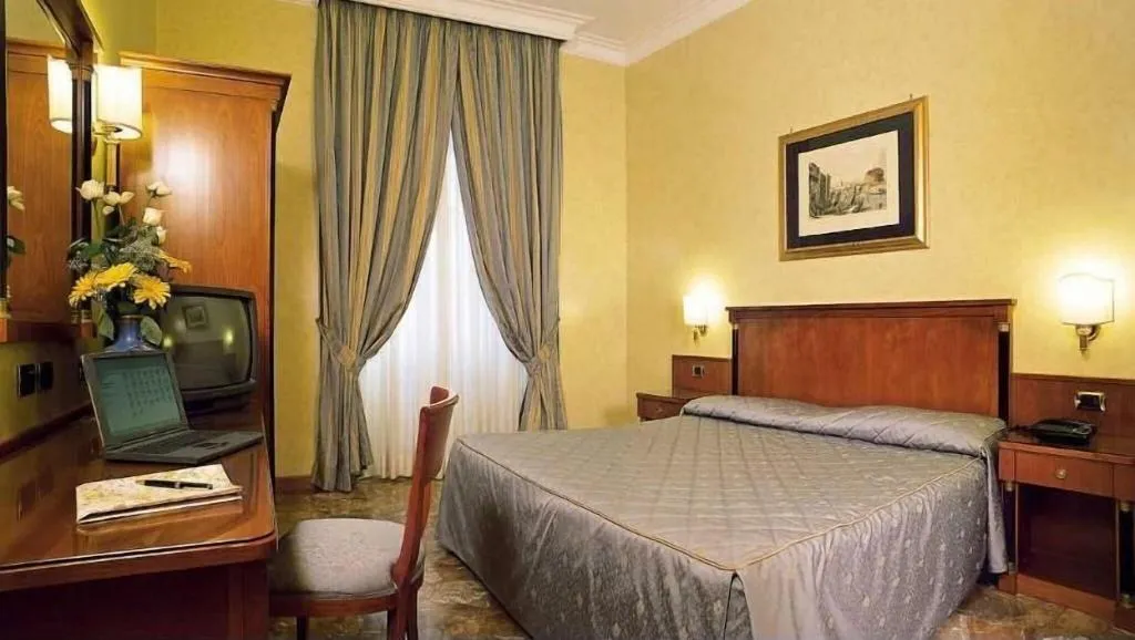 TRIPLE ONE BEDROOM Room, Miami, Rome
