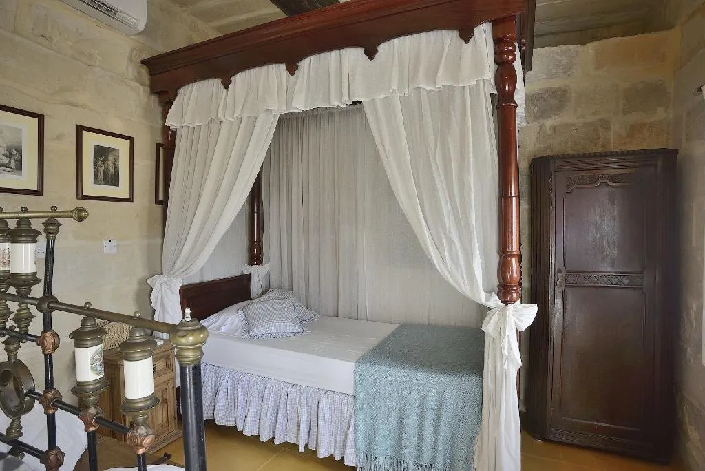 Room, The Burrow Guest House, Malta