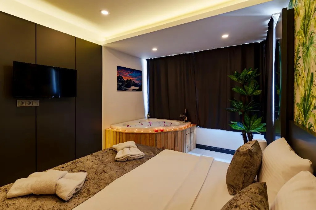 SUITE QUEEN SIZE BED Room, Mrt Suites Lara, Antalya