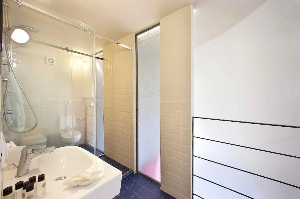 Room, Marina Piccola 73, Naples