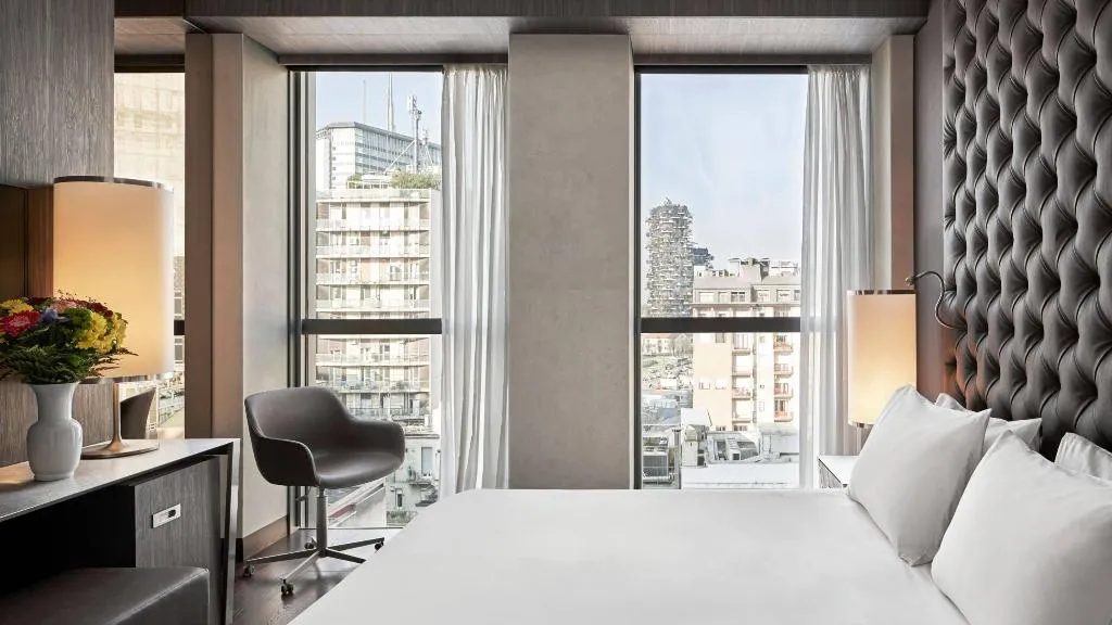 Room CITY VIEW KING BED Room, Hyatt Centric Milan Centrale, Milan