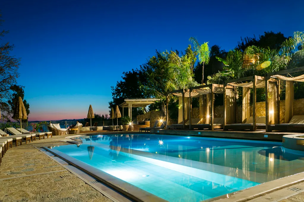 Pool, F Zeen, Kefallinia