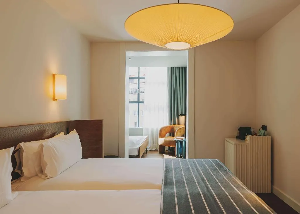 Room, Regina, Barcelona