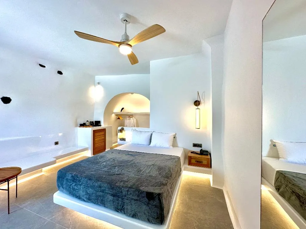 SUITE HONEYMOON Room, Eteoro Suites, Santorini
