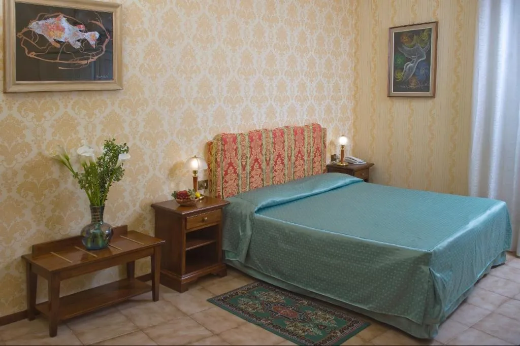 DOUBLE STANDARD Room, Hotel Beatrice, Florence