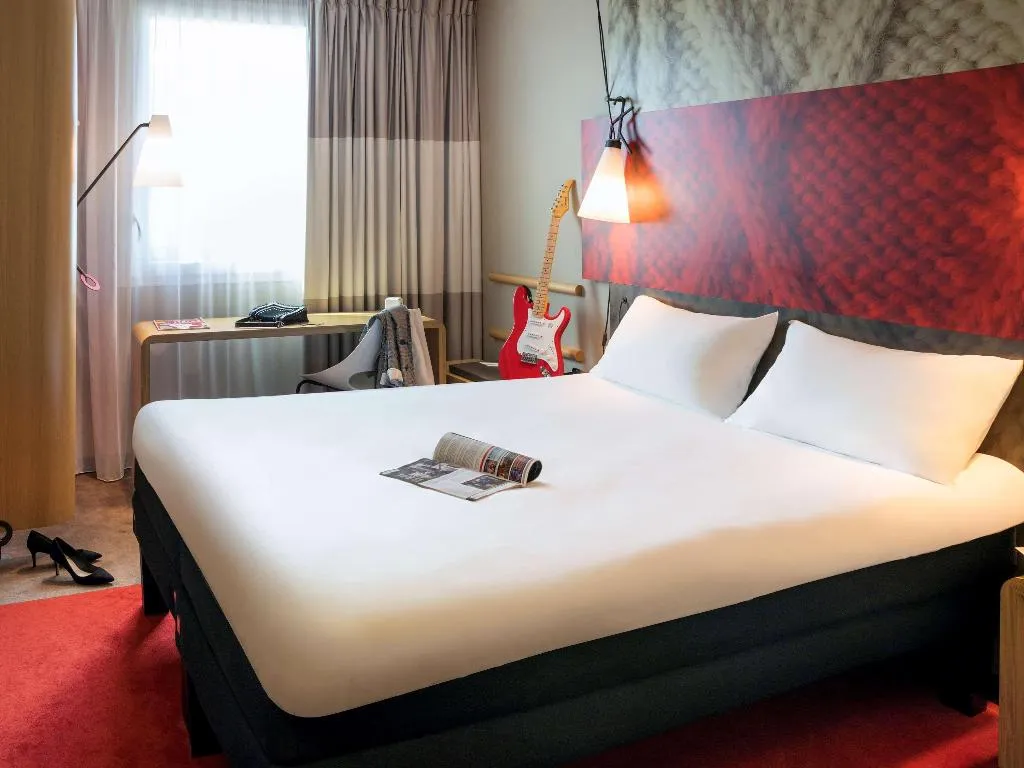 DOUBLE WITH DOUBLE BED Room, Ibis Amsterdam Centre, Amsterdam