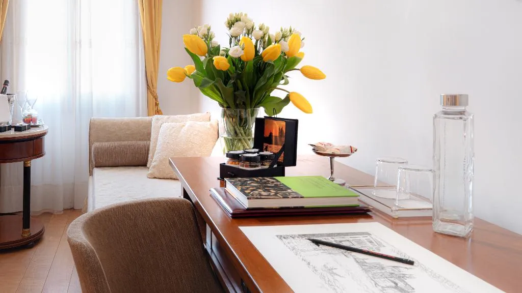 JUNIOR SUITE CANAL VIEW Room, All'Angelo Art Hotel, Venice