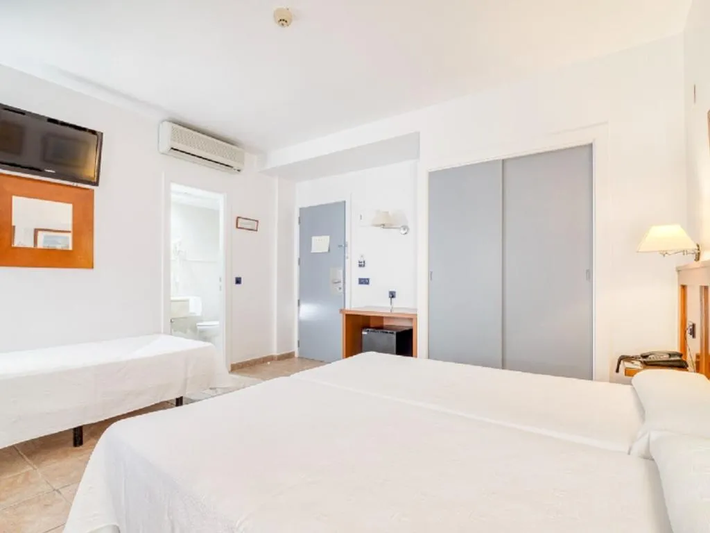 Room, Abril, Costa Blanca
