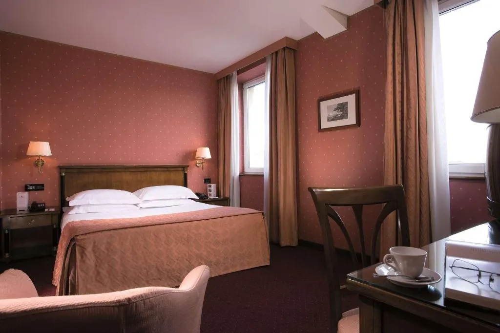 DOUBLE NON SMOKING Room, Ramada Naples, Naples