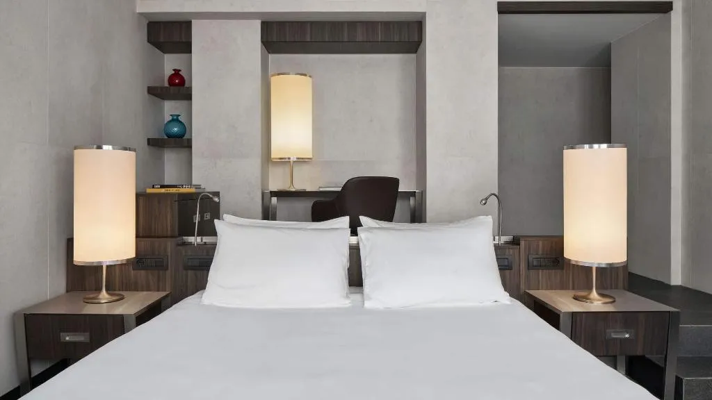 SUITE DELUXE Room, Hyatt Centric Milan Centrale, Milan