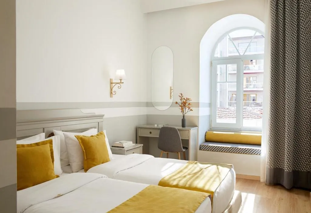 Room, Luxembourg, Halkidiki