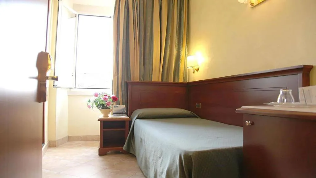 Room, Sonya, Rome