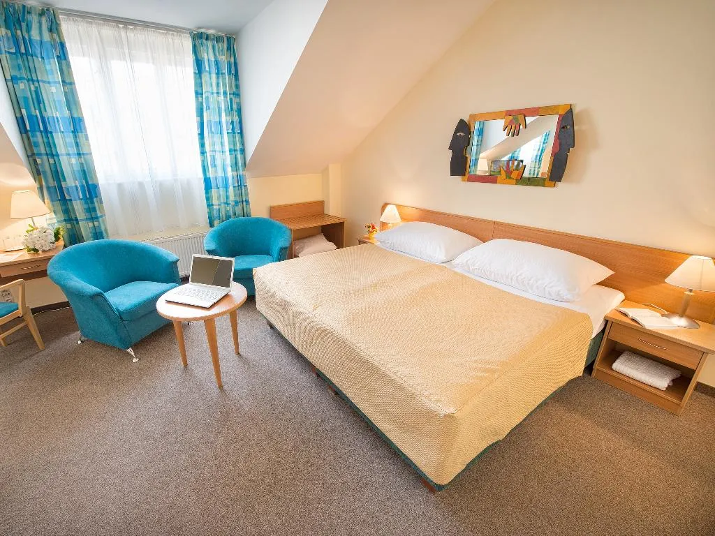 DOUBLE CAPACITY 3 Room, EA Hotel Tosca, Prague