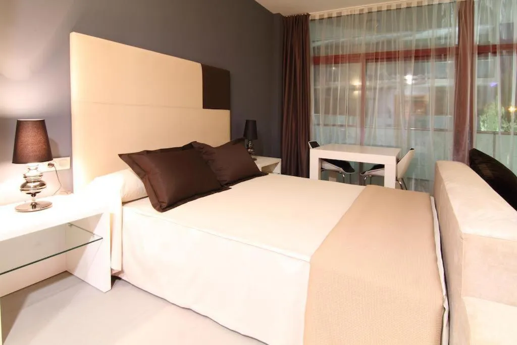 STUDIO CAPACITY 4 Room, Apolo Suites Rentalmar, Costa Dorada