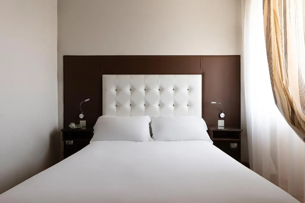 DOUBLE SINGLE USE STANDARD Room, Royal Caserta Hotel, Naples