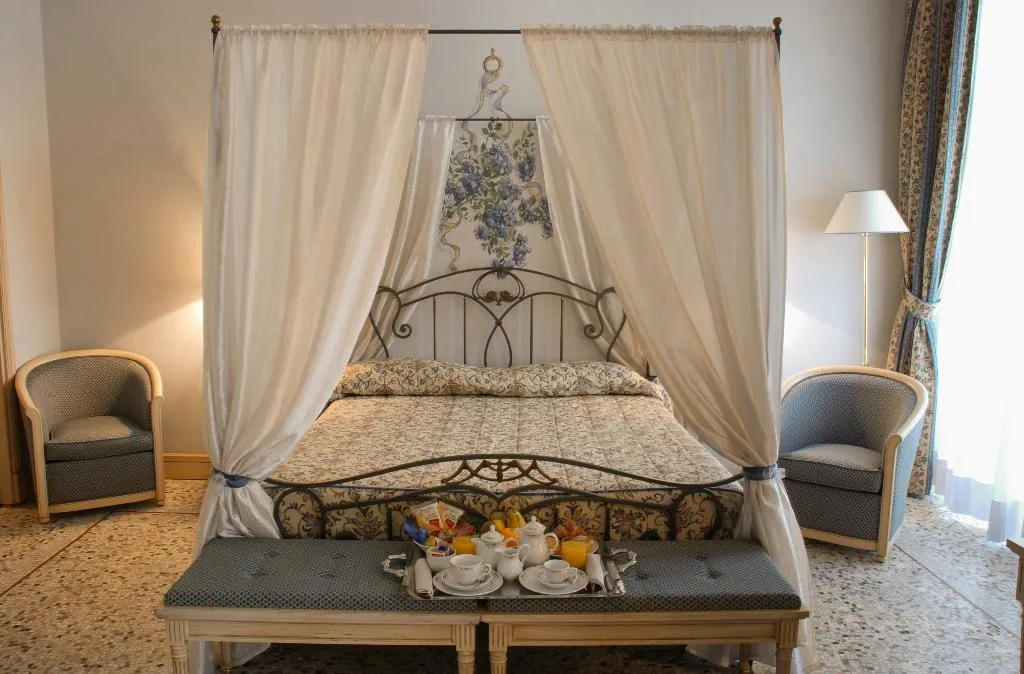 SUITE STANDARD Room, De la Ville, Rome