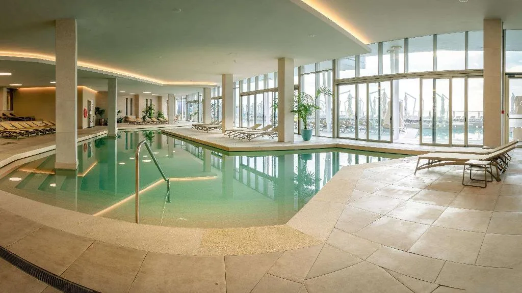 Pool, Ax Odycy, Malta