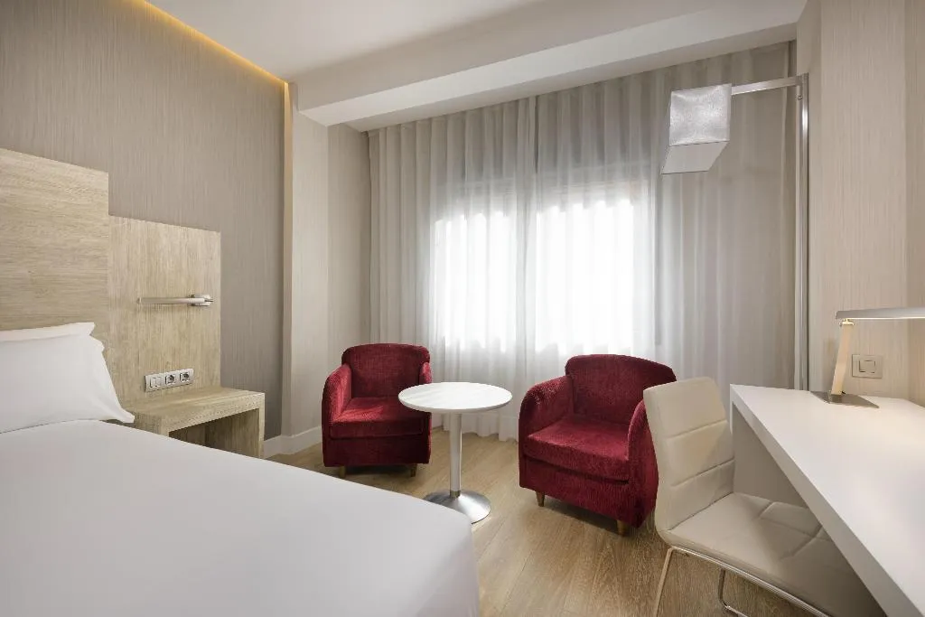 DOUBLE SUPERIOR Room, NH Madrid Chamberí, Madrid