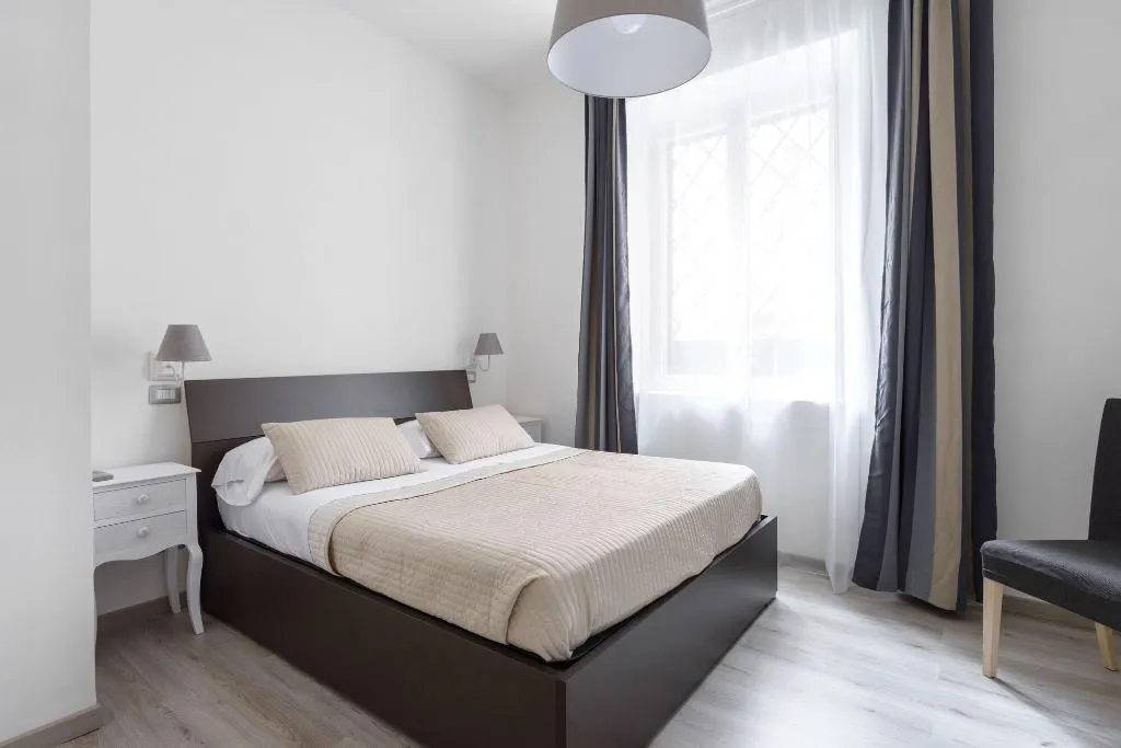 Room, Angolo Di Roma, Naples