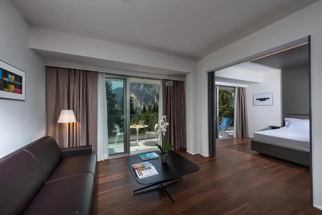 SUITE DELUXE LAKE VIEW Room, Grand Resort Du Lac Et Du Parc, Milan
