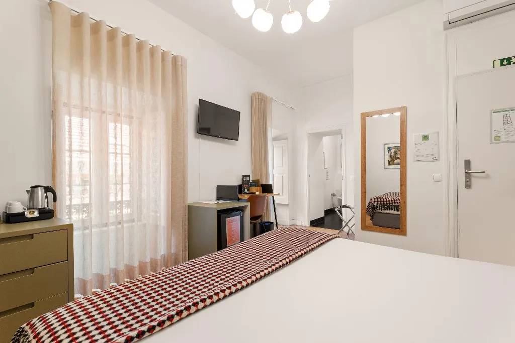 DOUBLE ONE BEDROOM ONE BATHROOM Room, Casa do Bairro by Shiadu, Lisbon