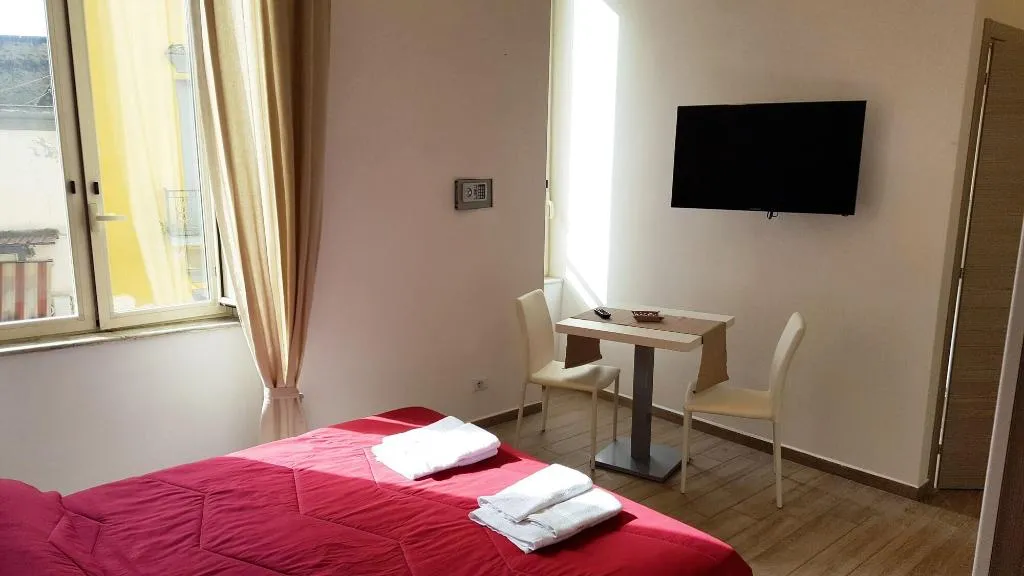 Room, Funikulì Funikulà, Naples