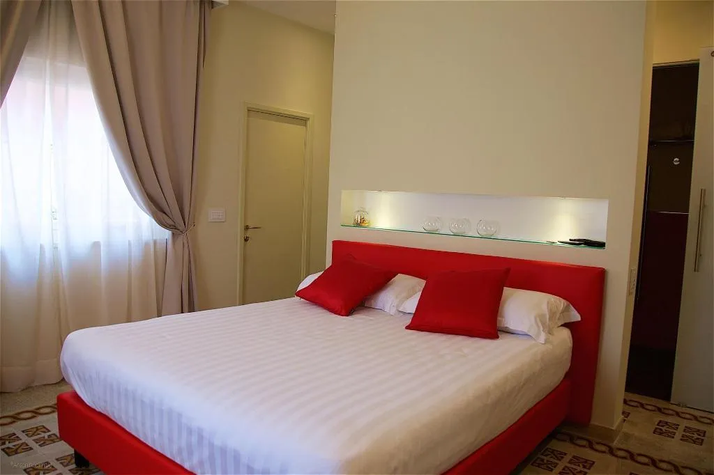 Room, Il Giardino Segreto, Naples