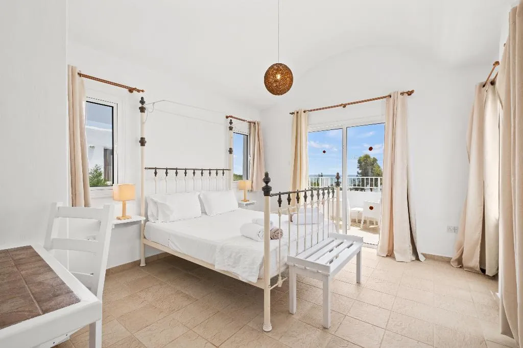VILLA THREE BEDROOMS Room, Thalassines Villas, Cyprus