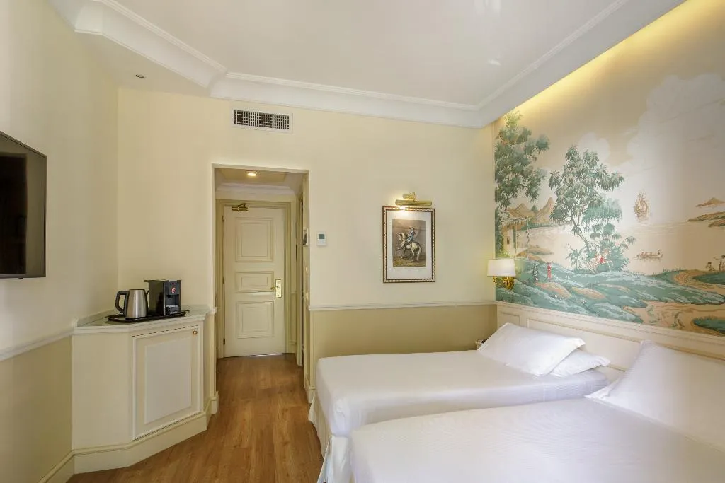 TWIN SUPERIOR Room, Donna Laura Palace, Rome