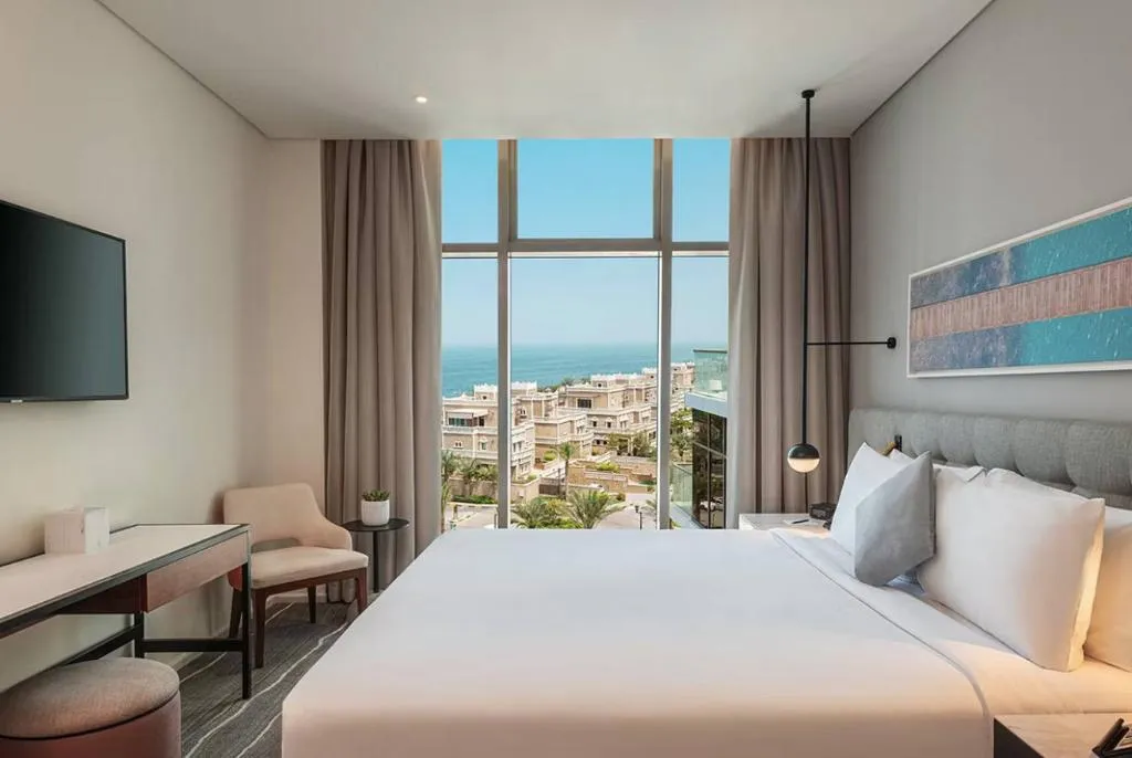 Double or Twin DELUXE SEA VIEW Room, Th8 Palm Dubai Beach Resort Vignette Collection, Dubai